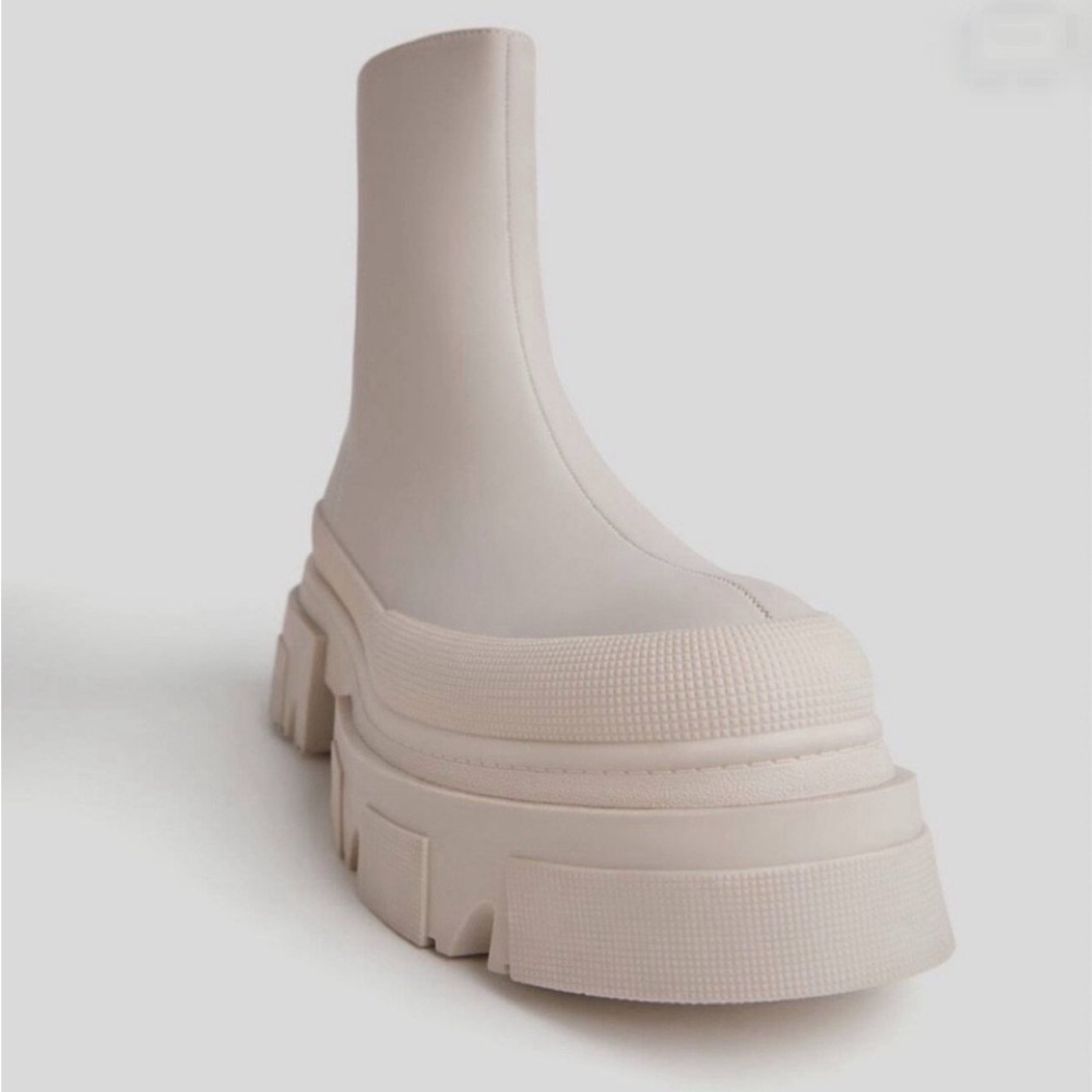Bershka Cream Chunky Heeled Boots
